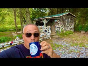 Read more about the article House Covered in over 30,000 Coffee Cups